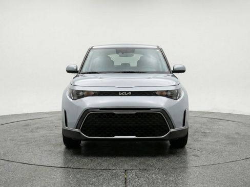 Used 2025 Kia Soul LX w/ LX Technology Package image 2