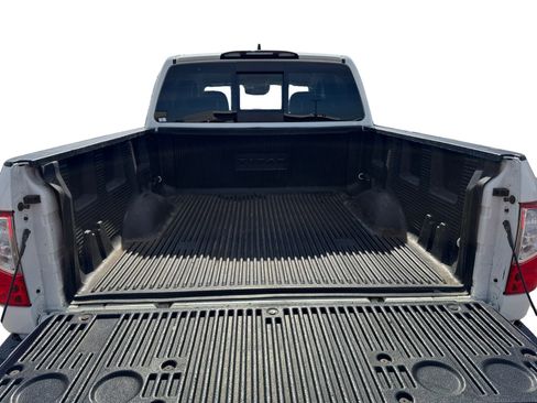 Used 2022 Nissan Titan SV w/ SV Convenience Package image 19