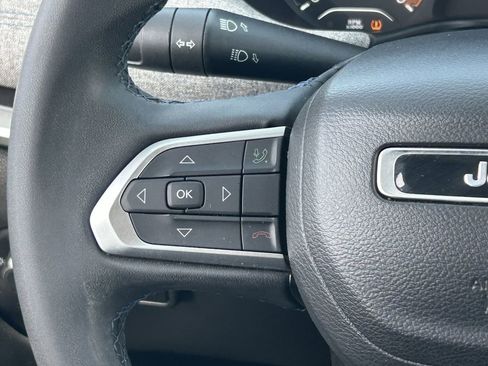 Used 2022 Jeep Compass Latitude FWD image 24