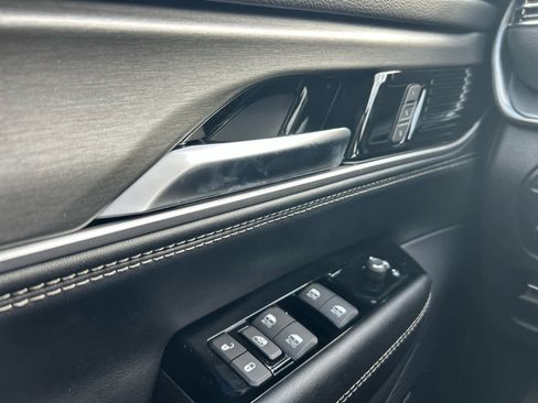 New 2025 Jeep Wagoneer L Series II w/ Premium Group I image 40