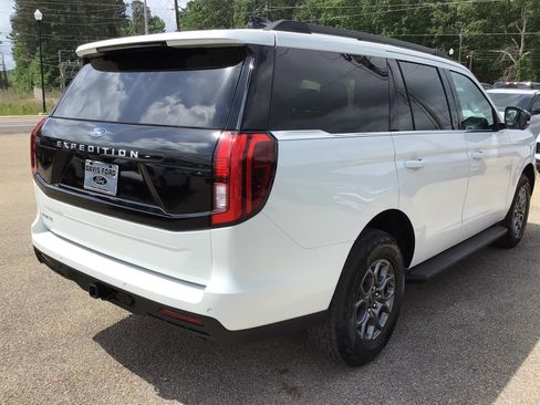 New 2026 Ford Expedition Active RWD image 9
