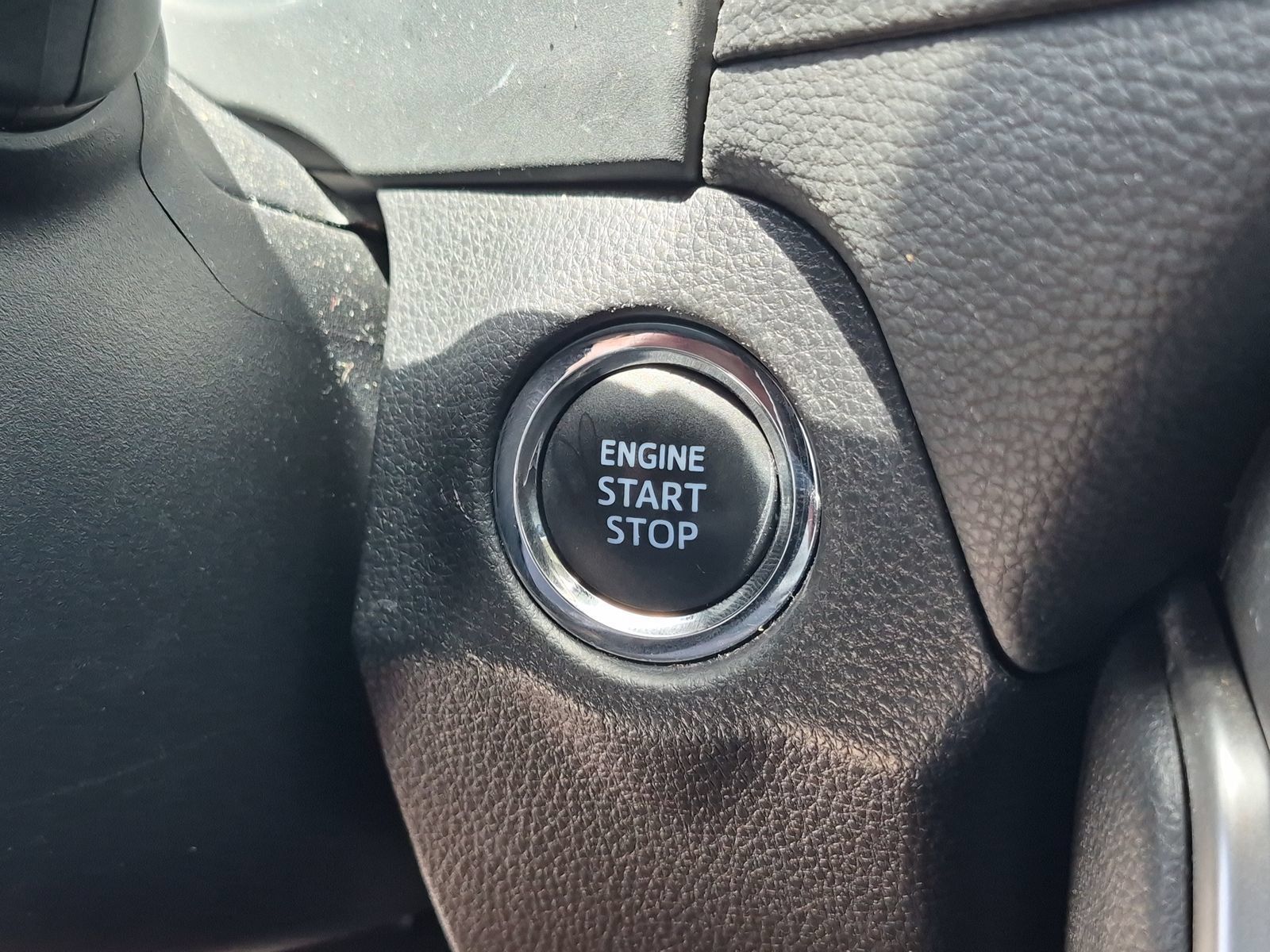 Used 2019 Toyota RAV4 XLE Premium FWD image 25