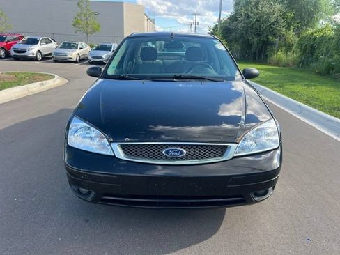 Used 2006 Ford Focus ZX4 Sedan FWD image 2
