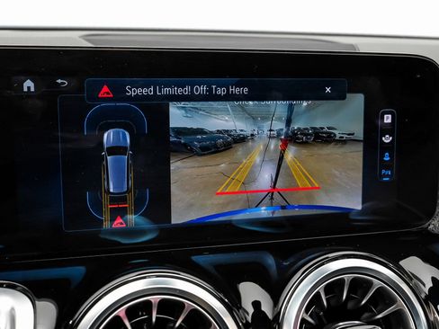 Used 2024 Mercedes-Benz GLB 250 image 24