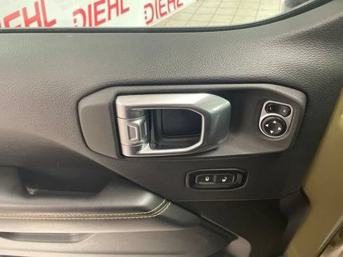 Used 2025 Jeep Gladiator Sport AWD/4WD image 16