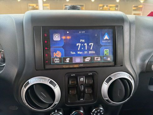 Used 2017 Jeep Wrangler Unlimited Rubicon image 7