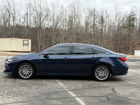 Used 2019 Toyota Avalon Limited image 7