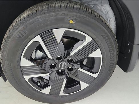 Used 2025 Nissan Kicks SV image 33