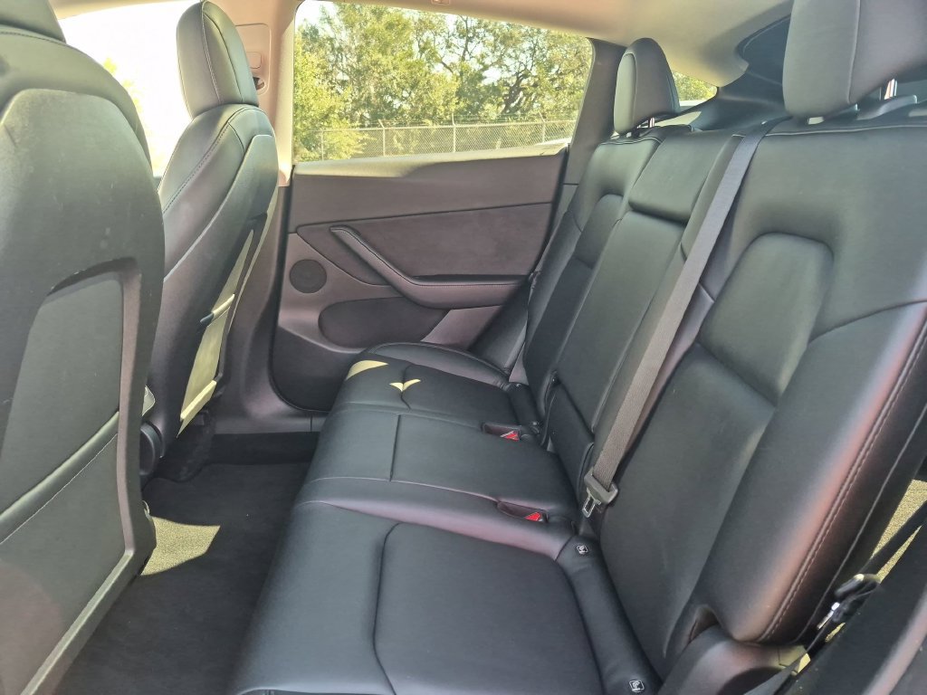 Used 2022 Tesla Model Y Long Range AWD/4WD image 35