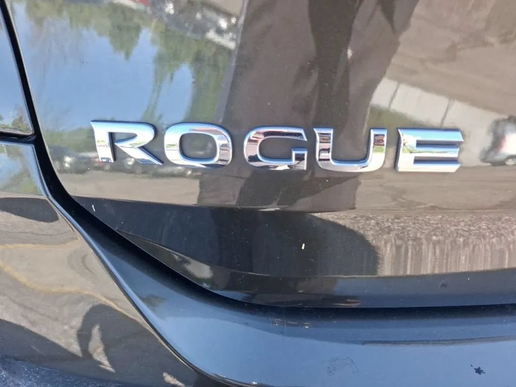 Used 2017 Nissan Rogue S AWD/4WD image 12