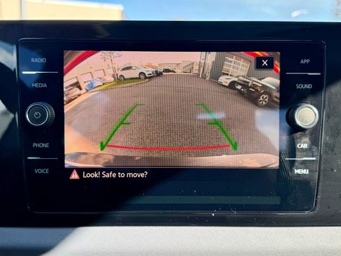 Used 2025 Volkswagen Jetta SE w/ Sunroof Package image 35