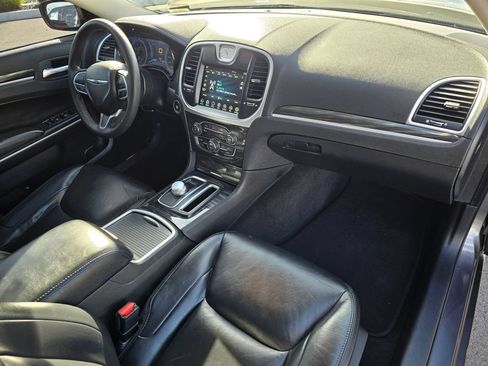 Used 2022 Chrysler 300 Touring L RWD image 17