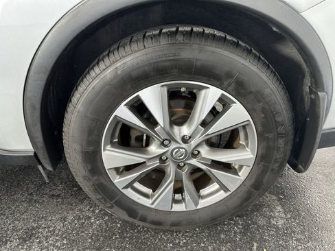 Used 2017 Nissan Murano SV image 14