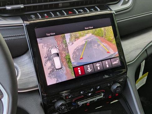 New 2025 Jeep Grand Cherokee Limited w/ Luxury Tech Group II image 13