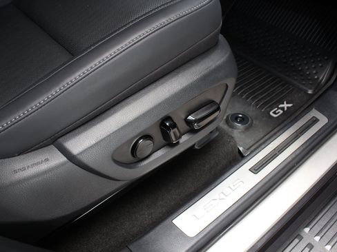 Used 2025 Lexus GX 550 w/ Cold Area Package AWD/4WD image 60