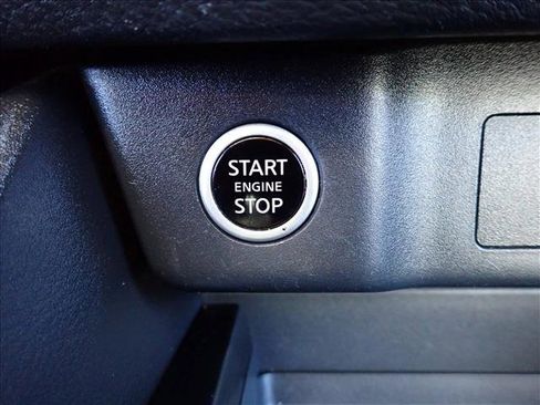 Used 2021 Nissan Rogue SV AWD/4WD image 22