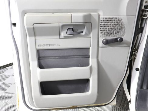 Used 2013 Ford E-150 and Econoline 150 image 13