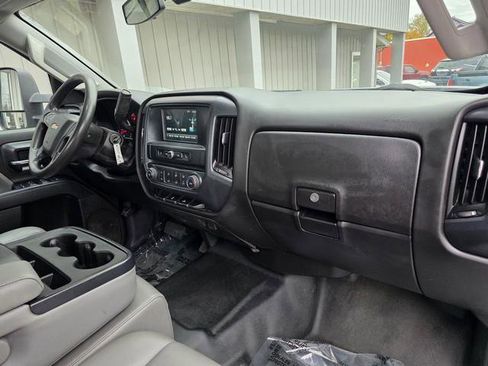 Used 2018 Chevrolet Silverado 2500 W/T w/ Snow Plow Prep Package image 17