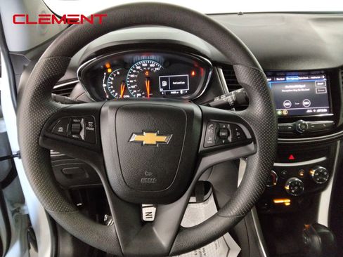 Used 2022 Chevrolet Trax LS w/ Tint and Cruise Package image 12