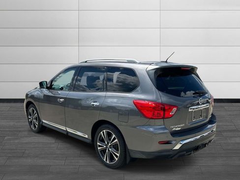 Used 2017 Nissan Pathfinder Platinum w/ Family Entertainment Package FWD image 3