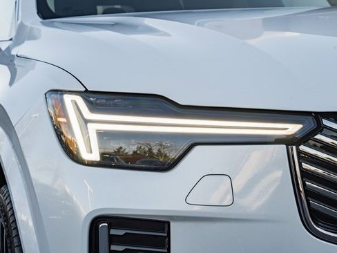 Used 2025 Volvo XC90 T8 Plus w/ Protection Package Premier image 11