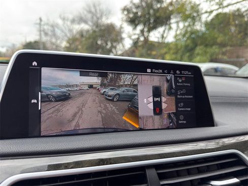 Used 2022 BMW 740i w/ M Sport Package image 20