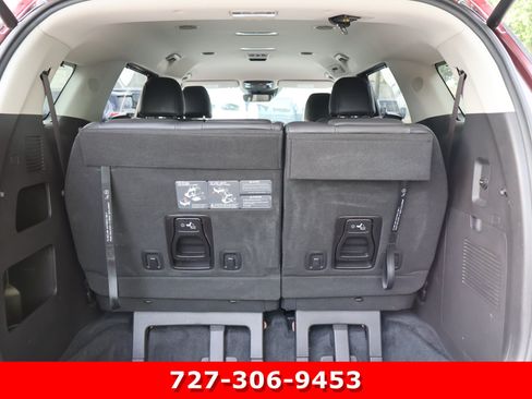 Used 2023 Kia Carnival EX FWD image 20