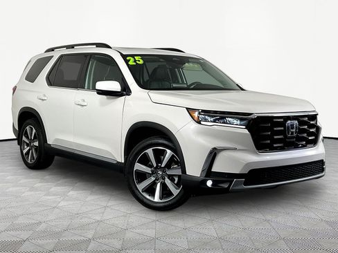 Used 2025 Honda Pilot Elite image 3