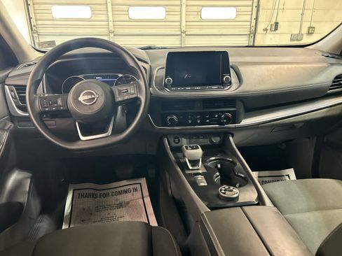 Used 2024 Nissan Rogue S AWD/4WD image 4