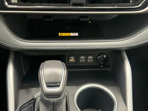 Used 2023 Toyota Highlander XLE image 26