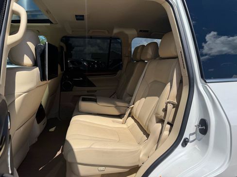 Used 2019 Lexus LX 570 4WD w/ Luxury Package image 14