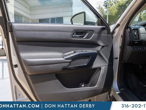 Used 2025 Nissan Pathfinder SV FWD image 14