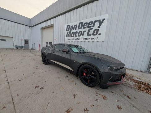 Used 2018 Chevrolet Camaro LT w/ Technology Package image 17