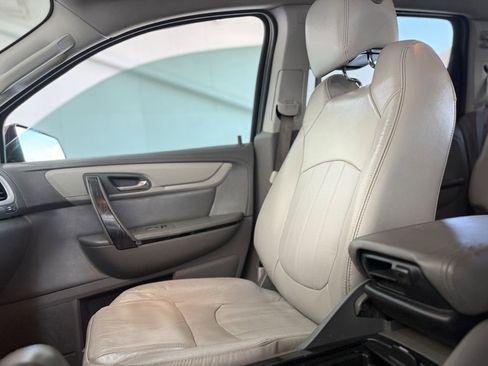 Used 2015 Chevrolet Traverse LTZ image 40
