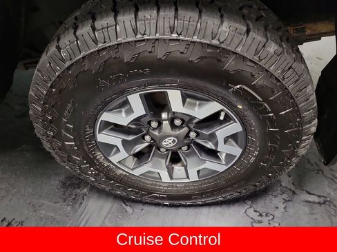 Used 2016 Toyota Tacoma TRD Off-Road w/ Premium & Technology Package image 11