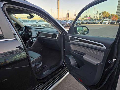 Used 2022 Volkswagen Atlas SE image 12