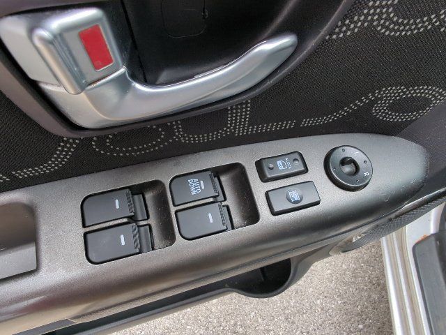 Used 2012 Kia Soul + FWD image 12