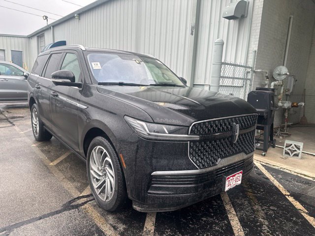 Used 2025 Lincoln Navigator Reserve AWD/4WD image 5