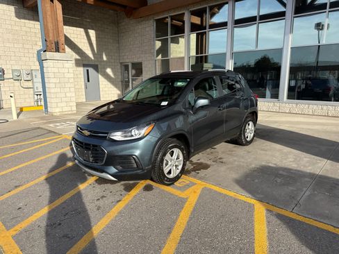 Used 2022 Chevrolet Trax LT w/ LT Convenience Package image 1