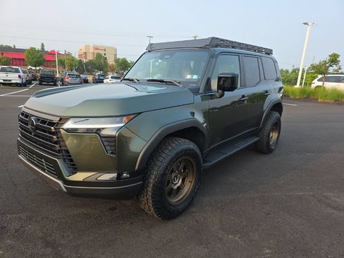 Used 2024 Lexus GX 550 AWD/4WD image 3