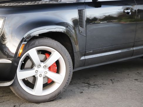 New 2025 Land Rover Defender 110 X image 2