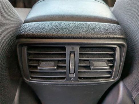 Used 2018 Nissan Rogue SV FWD image 15
