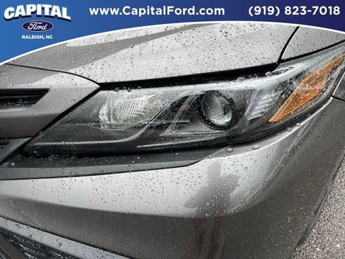 Used 2023 Toyota Camry SE image 11
