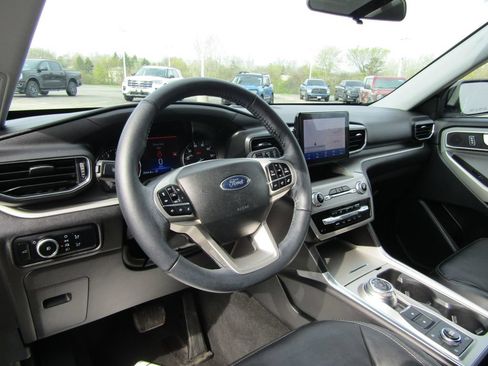 Used 2023 Ford Explorer XLT w/ Equipment Group 202A AWD/4WD image 11