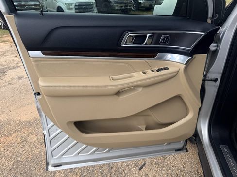 Used 2017 Ford Explorer Limited FWD image 30