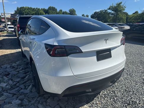 Used 2025 Tesla Model Y Long Range RWD image 6