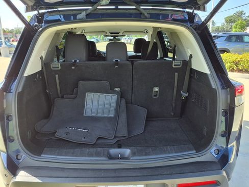 Used 2025 Nissan Pathfinder SV AWD/4WD image 10