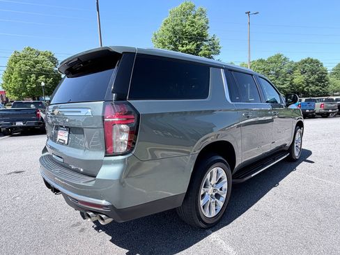 Used 2023 Chevrolet Suburban Premier image 6
