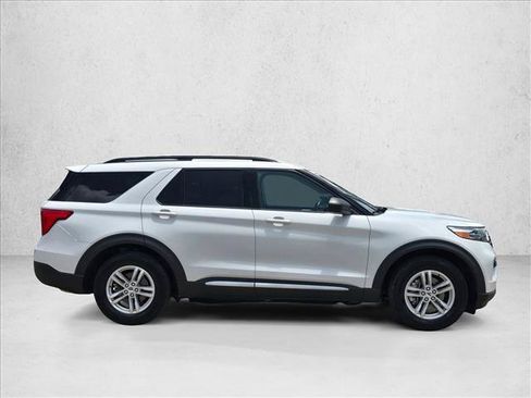 Used 2021 Ford Explorer XLT RWD image 4