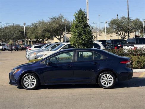 Certified 2025 Toyota Corolla LE image 4